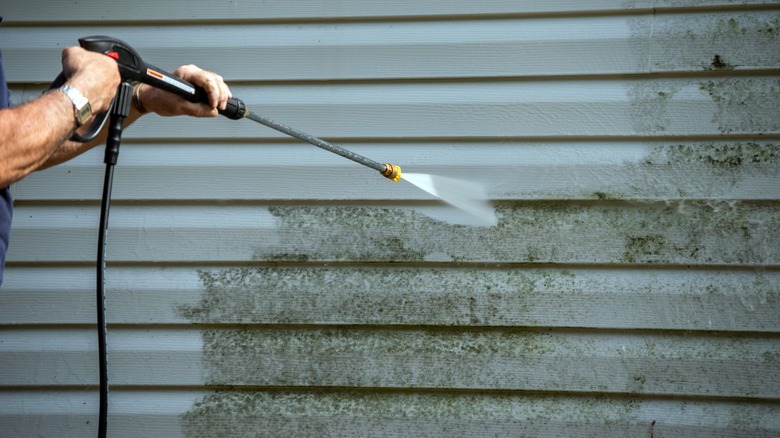 pressure washing siding