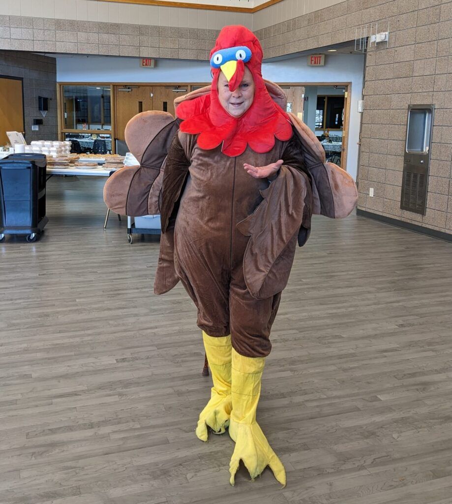 404685414_10230597503312256_4106615096978067839_n-1 elk river community thanksgiving mascot